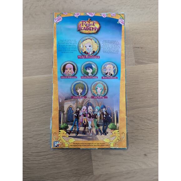 Regal Academy Doll Vicky (Broomstick) Granddaughter Of Witch New In Box - Picture 3 of 7